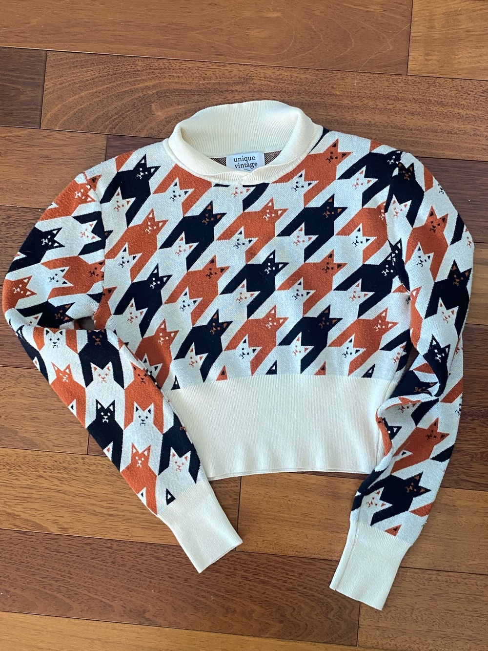 Unique Vintage Fox Motif Cropped Sweater — Cream, Rust & Black